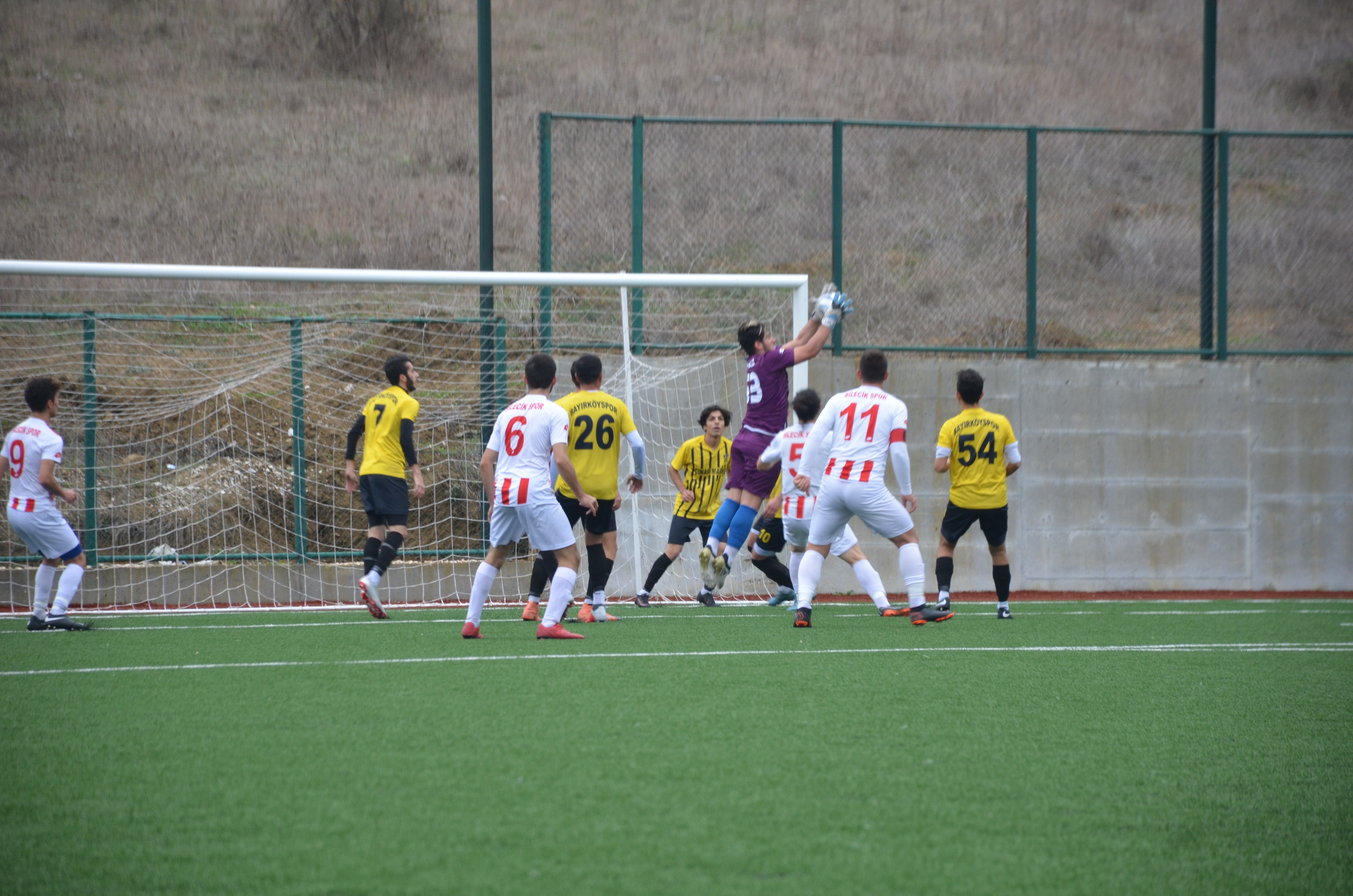 bayirkoyspor,-bileciksporu-yenerek-zirvenin-en-yakin-takipcisi-olduas.jpg