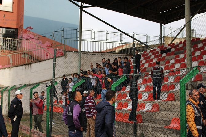 SAHADA OYNANAN FUTBOL, SAVAŞ DEĞİL