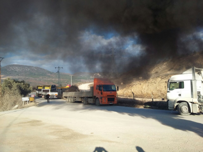 BAYIRKÖYLÜ KAMYONCULAR YOL KAPATTILAR