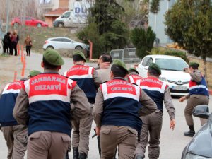 ÖLDÜRDÜĞÜ ŞAHSIN CENAZESİNE KATILDI