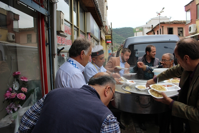 ÇARŞI ESNAFINDAN HIDRELLEZ BİRLİKTELİĞİ