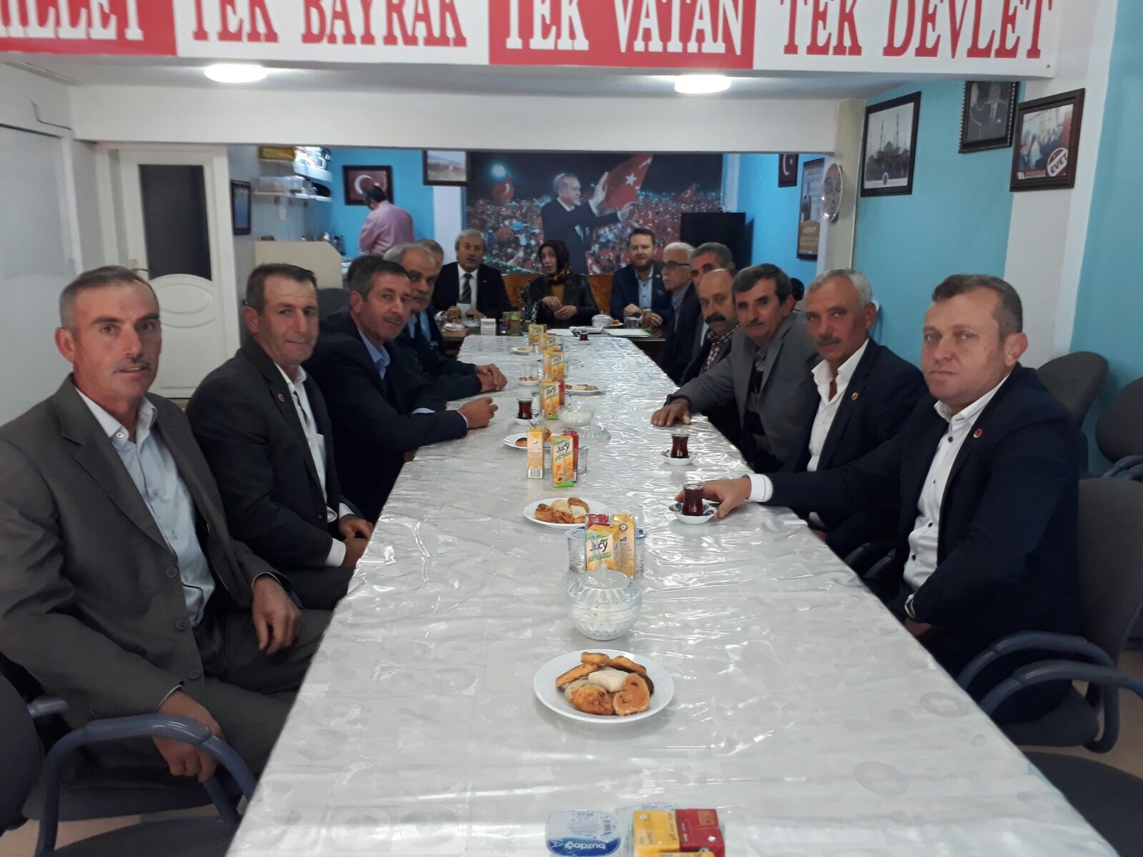 AK PARTİ OSMANELİ İLÇE TEŞKİLATINDAN MUHTARLARLA İSTİŞARE TOPLANTISI