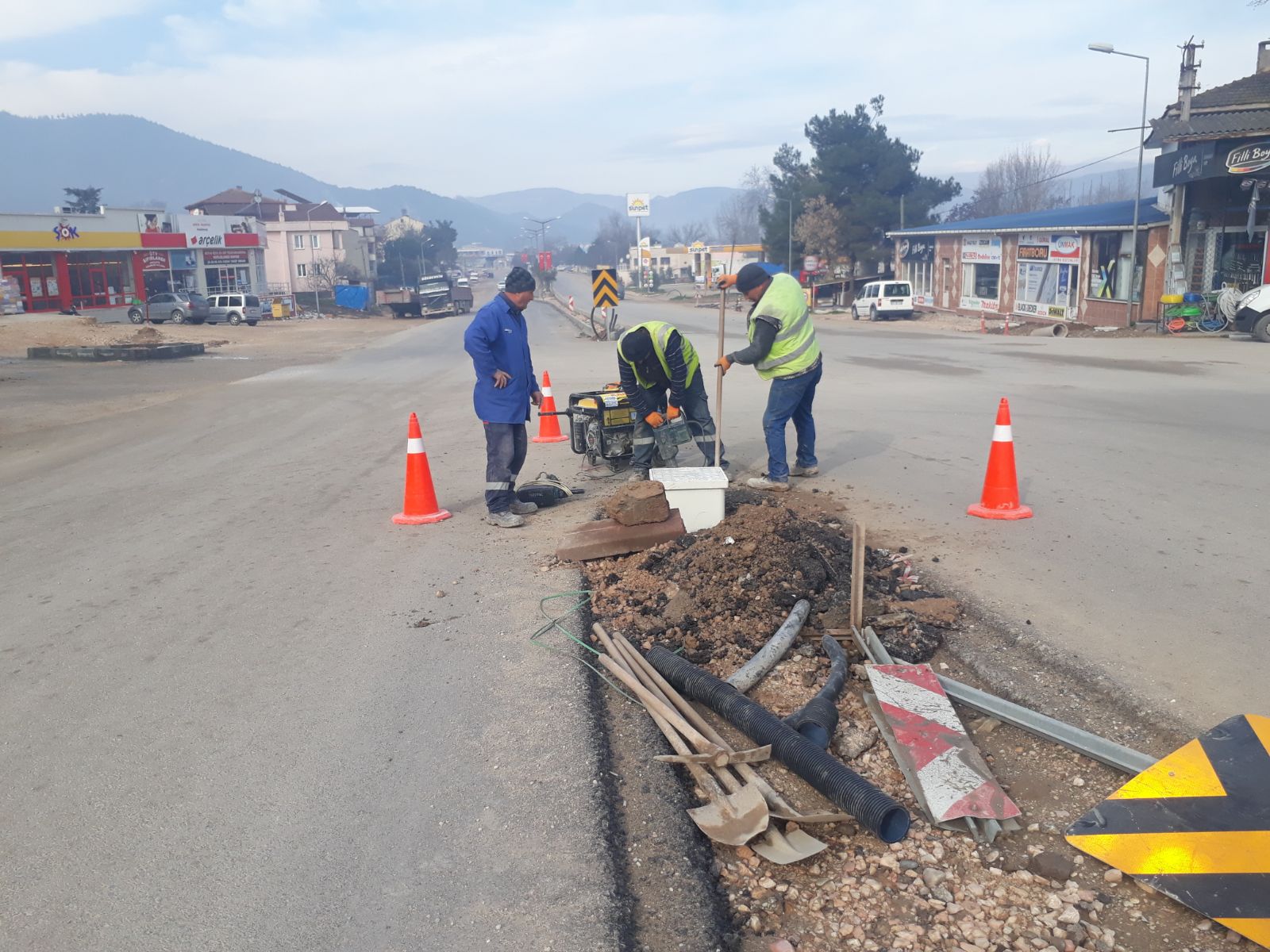 DÖRTYOL VE LOJMANLAR KAVŞAĞI DÜZENLENİYOR