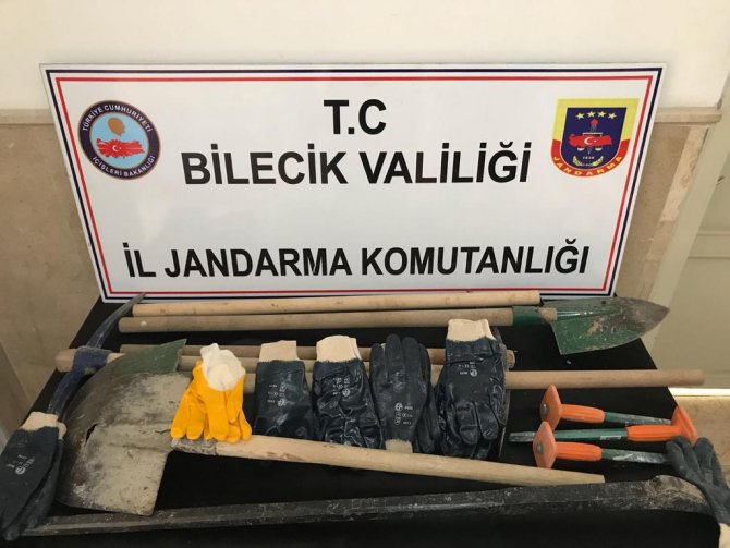 JANDARMADAN DEFİNECİLERE SUÇÜSTÜ