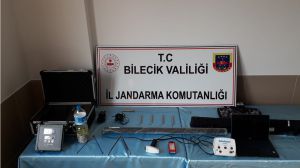 DEFİNECİLER JANDARMAYA YAKALANDI