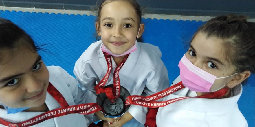Minik karatecilerden büyük başarı