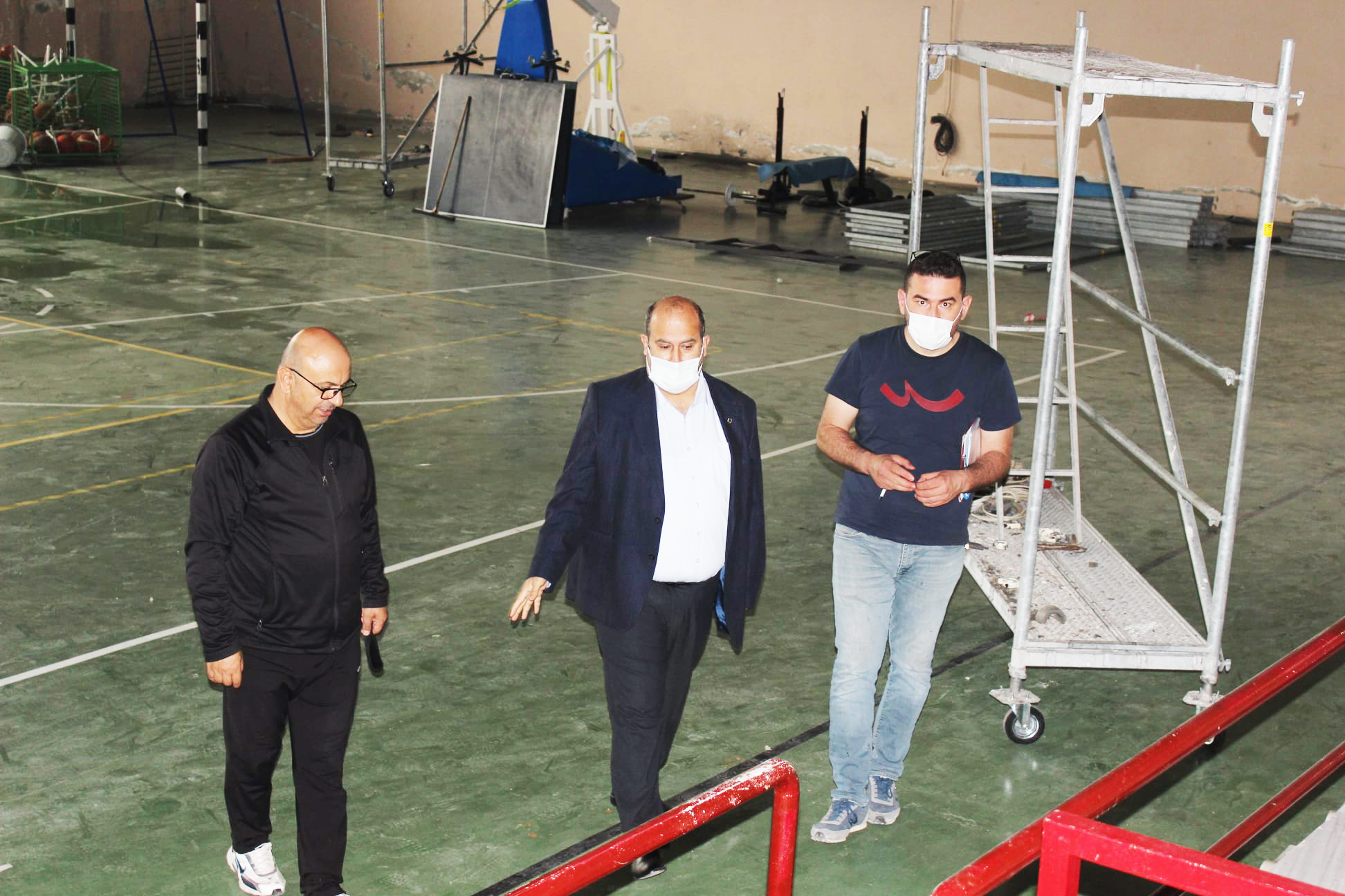 OSMANELİ KAYMAKAMI YÜKSEL ÜNAL KAPALI SPOR SALONUNU İNCELEDİ