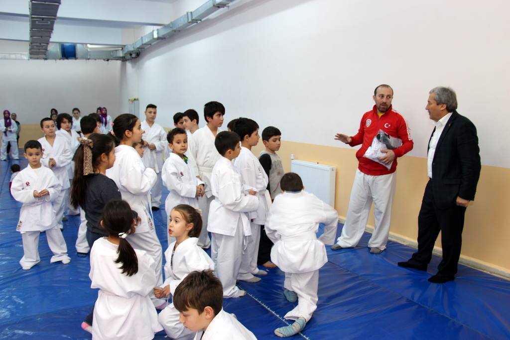 karate-sporuna-buyuk-ilgi-(1)-001.jpg
