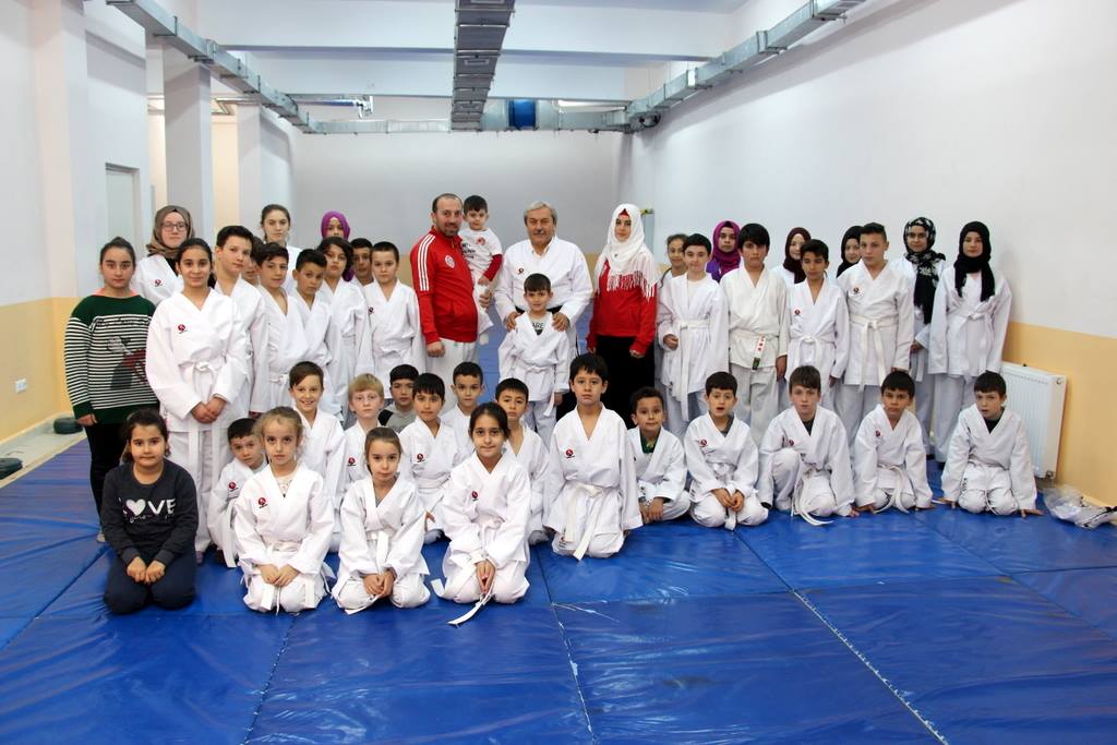 karate-sporuna-buyuk-ilgi-(3)-001.jpg