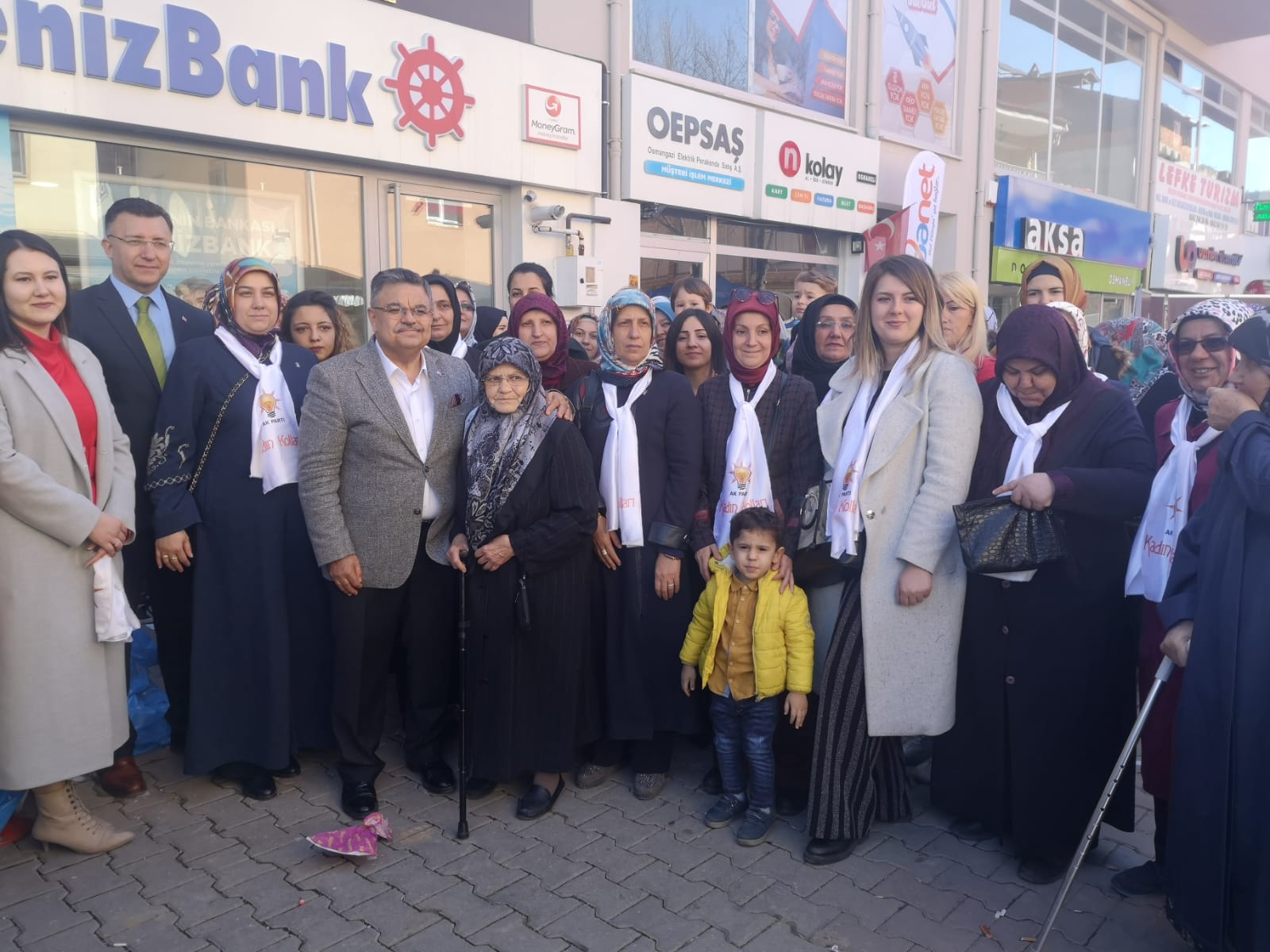 onu-osmaneline-ak-parti-tanitti-3.jpg onu-osmaneline-ak-parti-tanitti-3.jpg