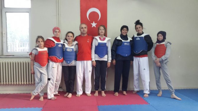 taekwondo-gurup-maclarinda-osmaneli’yi-ari-ve-tetik-temsil-edecek-(1).jpg